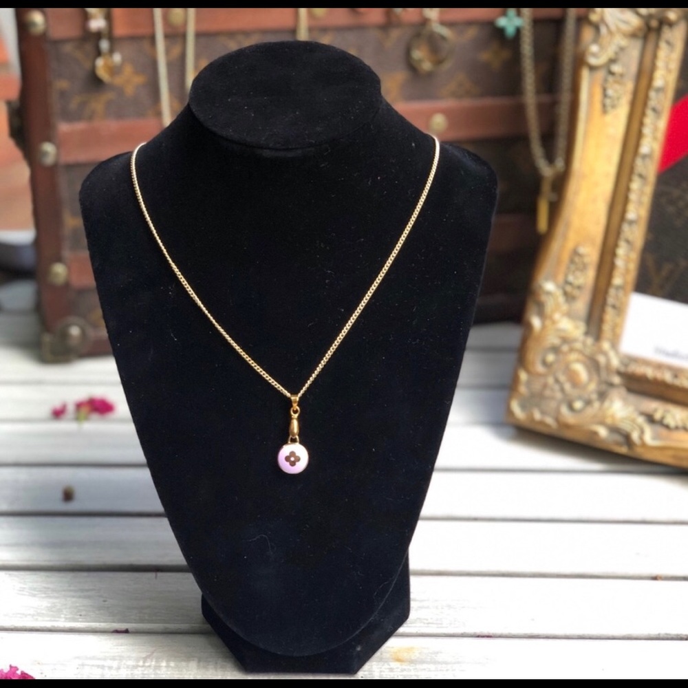 💜Louis Vuitton Lilac Charm Necklace